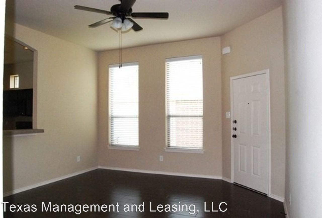 377 Orbit Dr - Photo 2 of 13