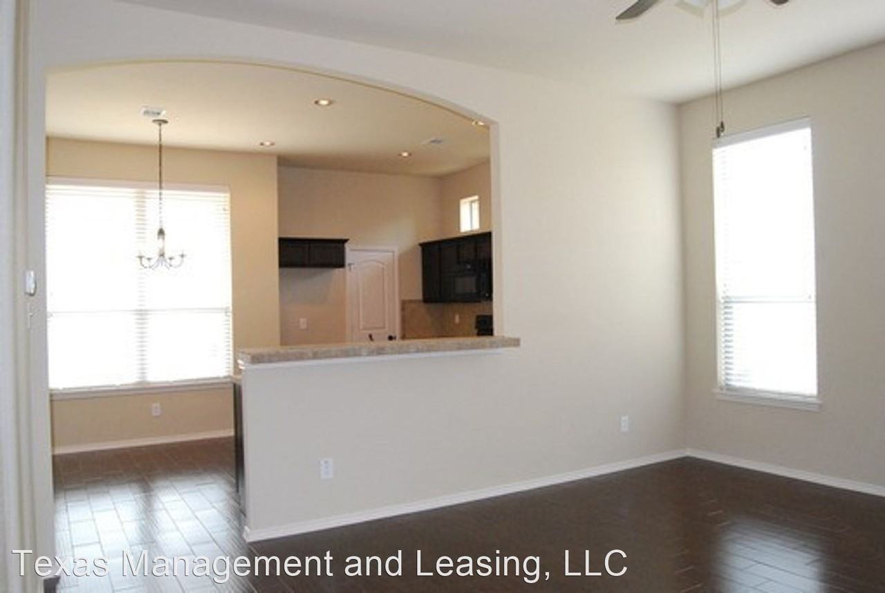 377 Orbit Dr - Photo 3 of 13