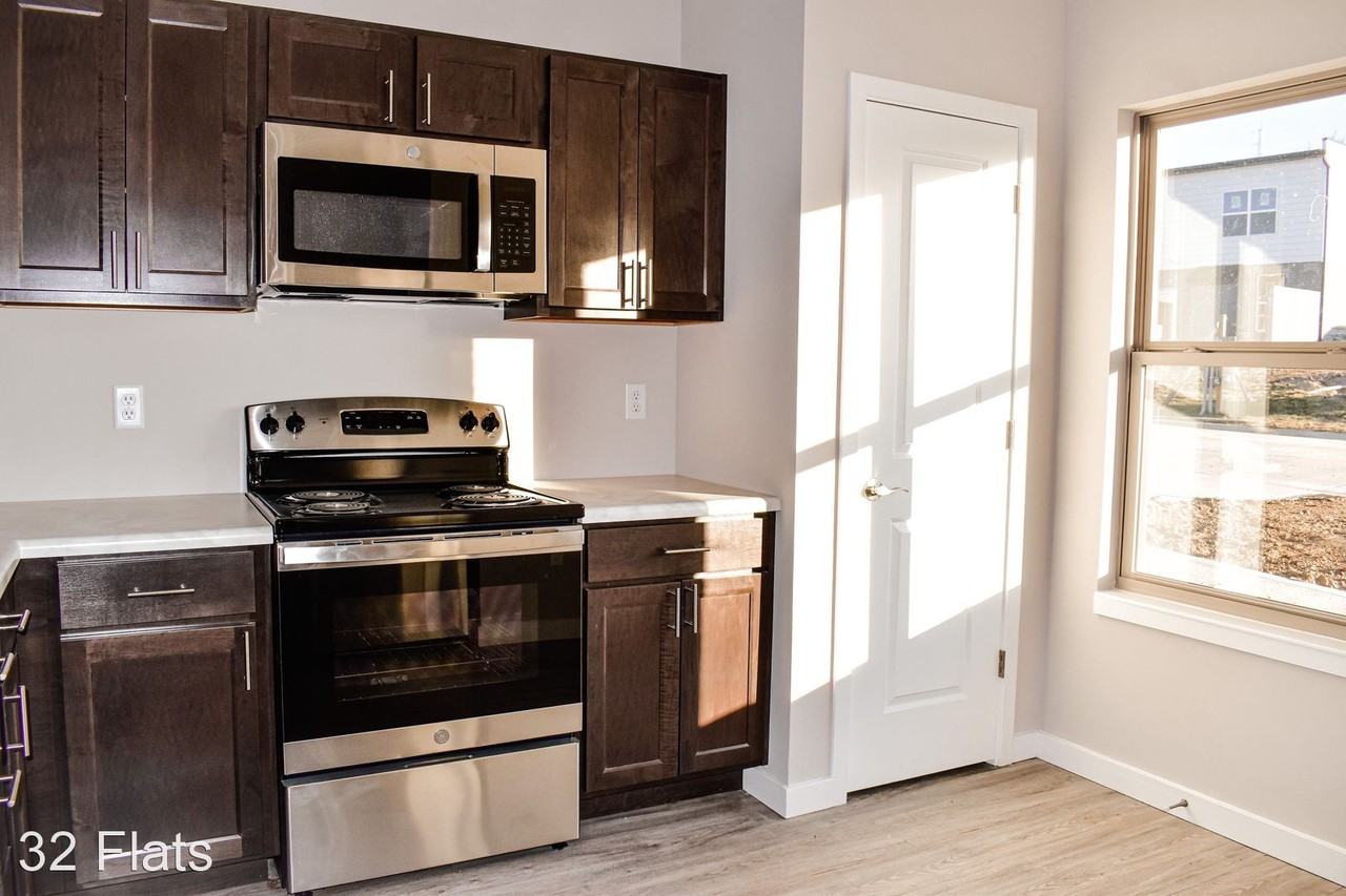 550 Daniel Ct.  LOCATED IN EASTGATE AREA - Photo 2 of 6