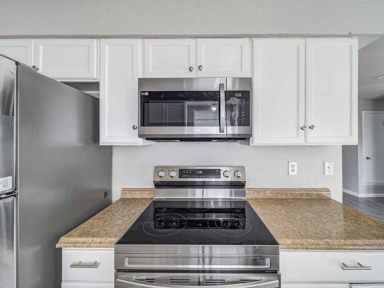 Pebbleshores Dr - Photo 3 of 19