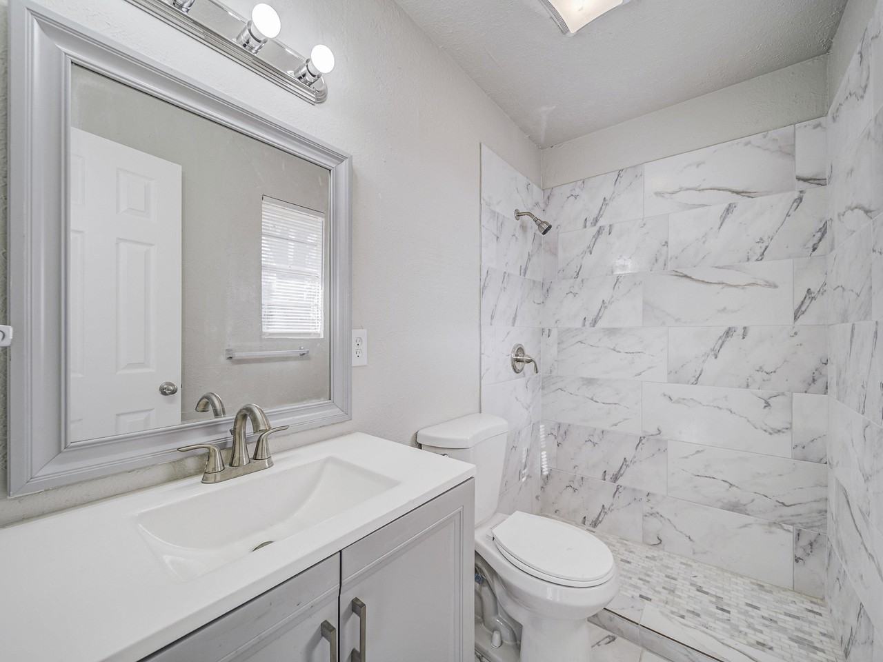 Pebbleshores Dr - Photo 6 of 19