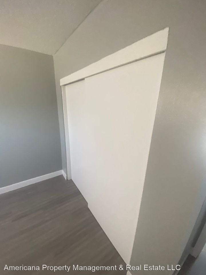 1107 E Desert Inn Rd - Photo 3 of 10