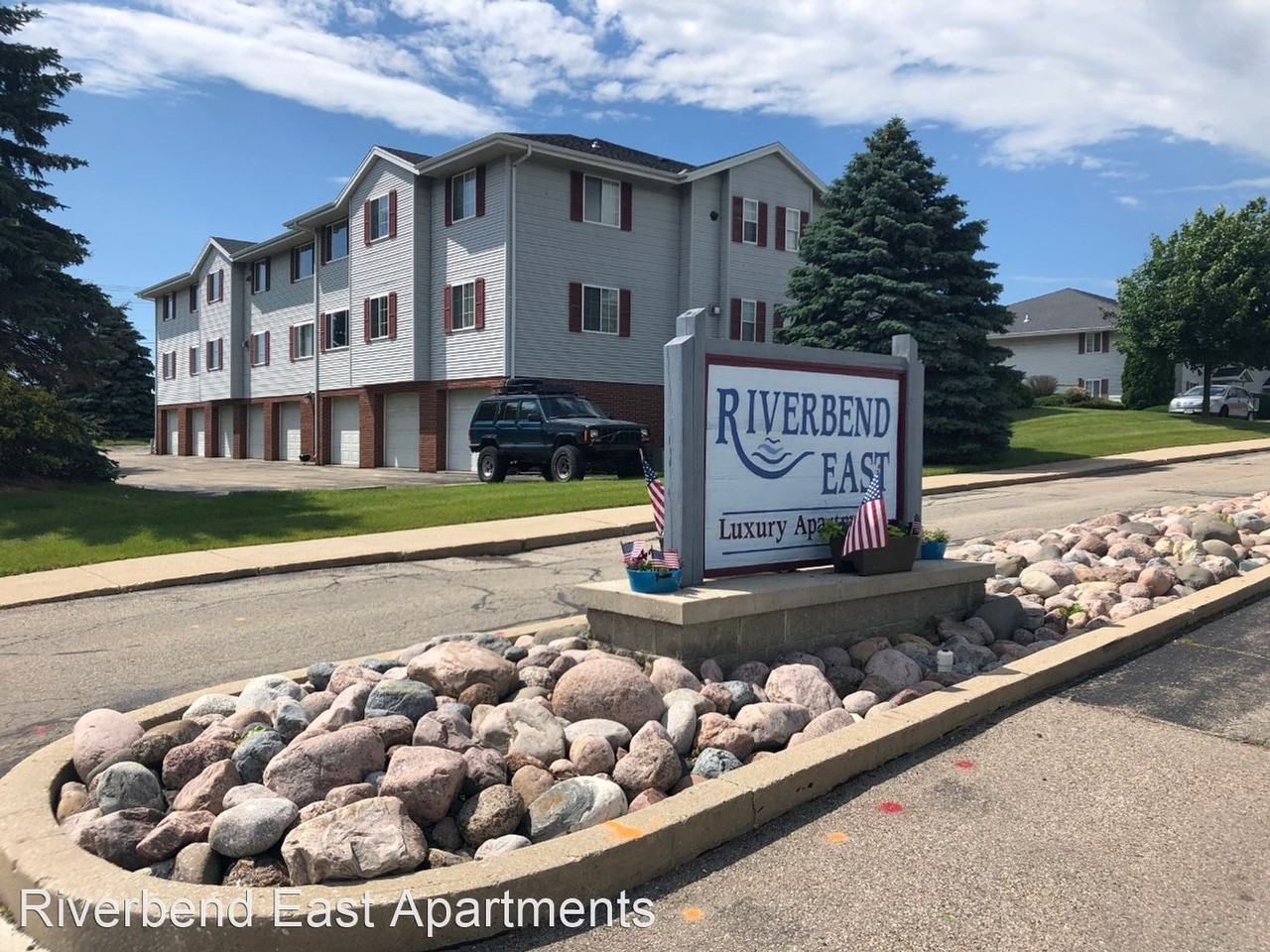 1022, 1024, 1028 Riverbend Drive - Photo 3 of 9