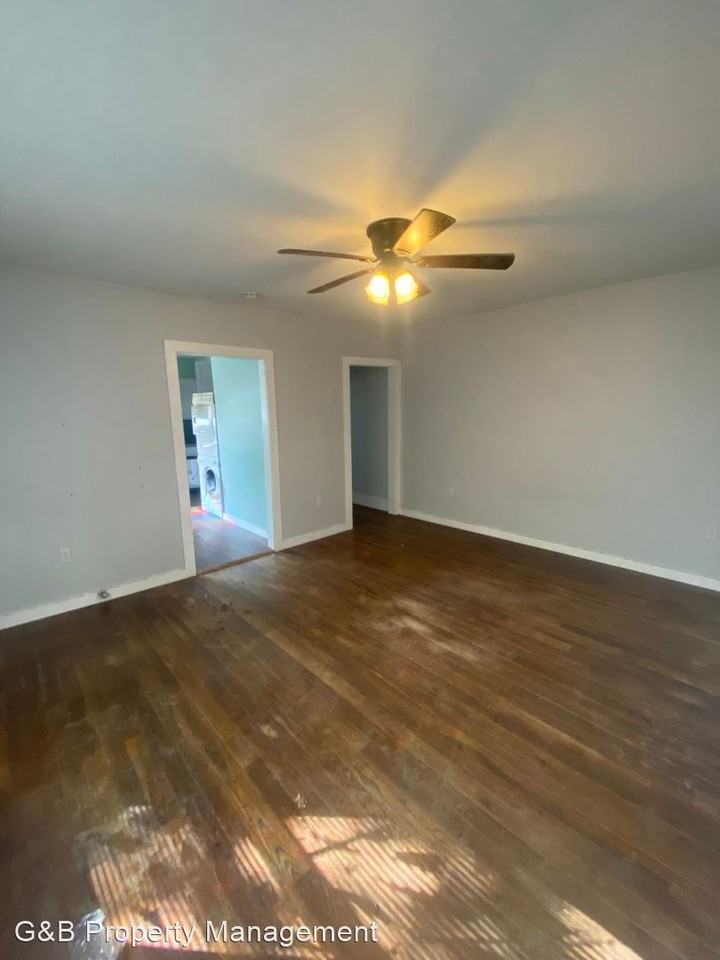 4008 Speedway - Photo 2 of 10