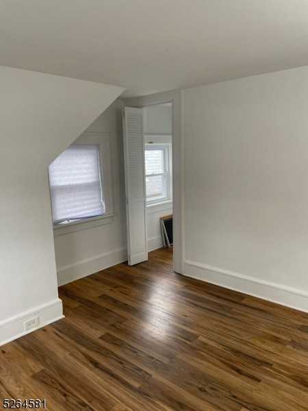 35 Kingsley St - Photo 3 of 6