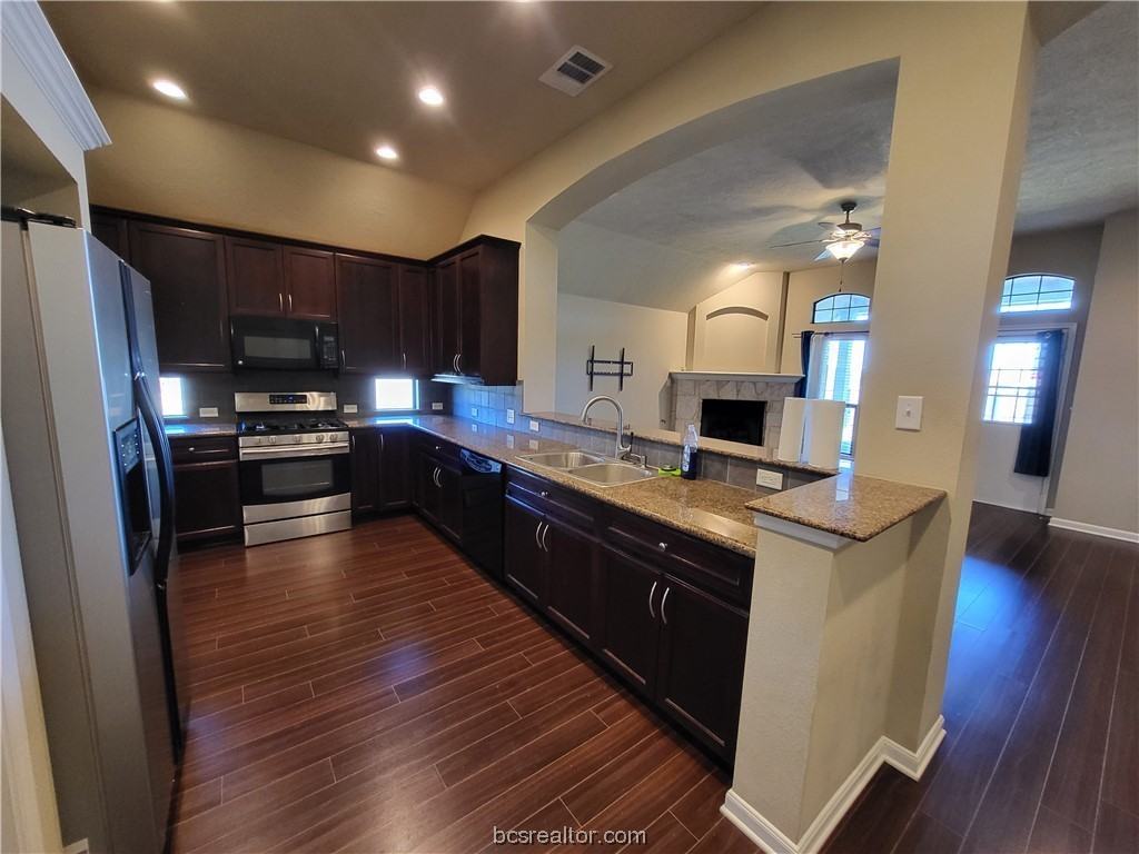 101 Garnet Ct - Photo 3 of 20