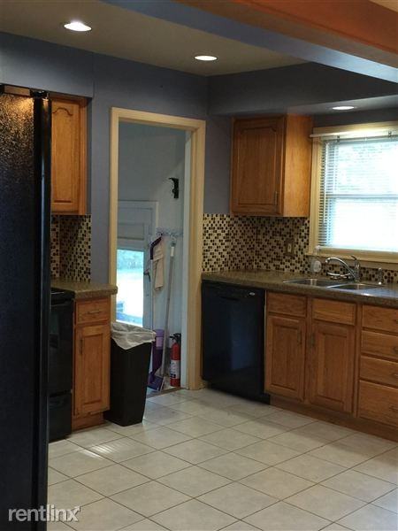 34085 Dorais St - Photo 2 of 12