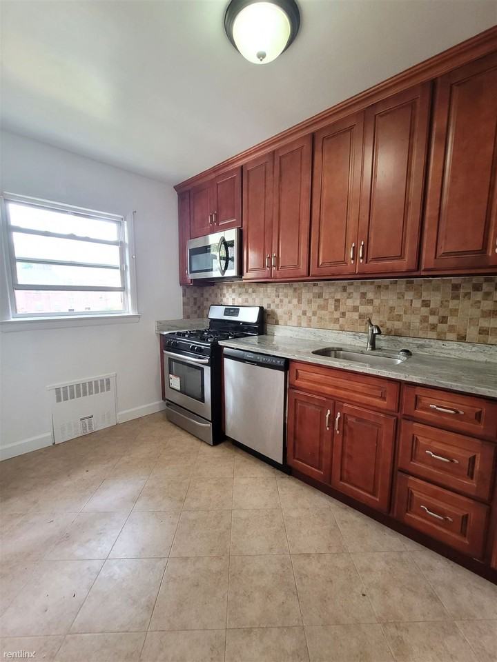209 S Broadway - Photo 2 of 6