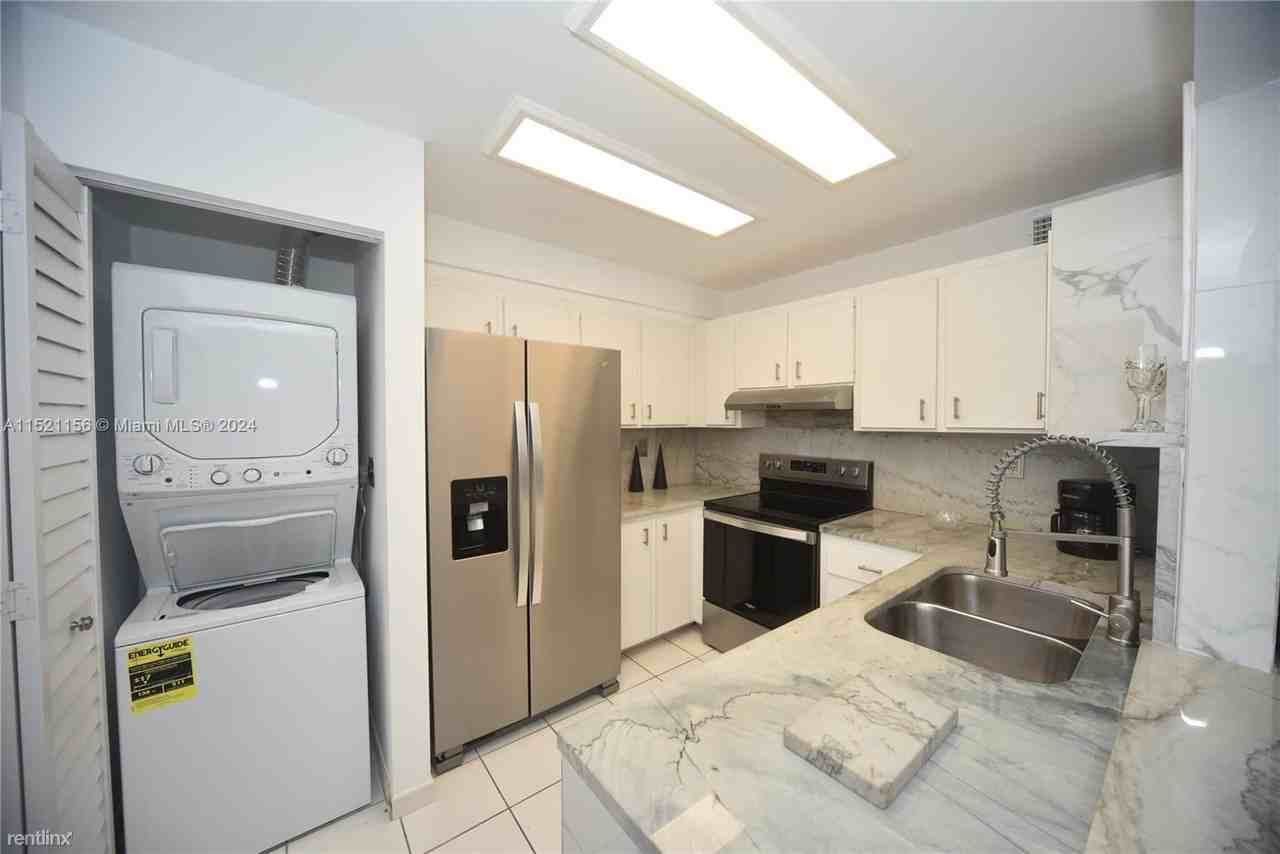 495 W Park Dr #203 - Photo 3 of 17