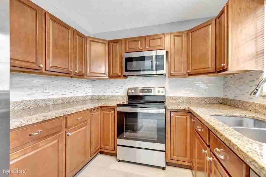 1016 W Lakewood Rd - Photo 2 of 13