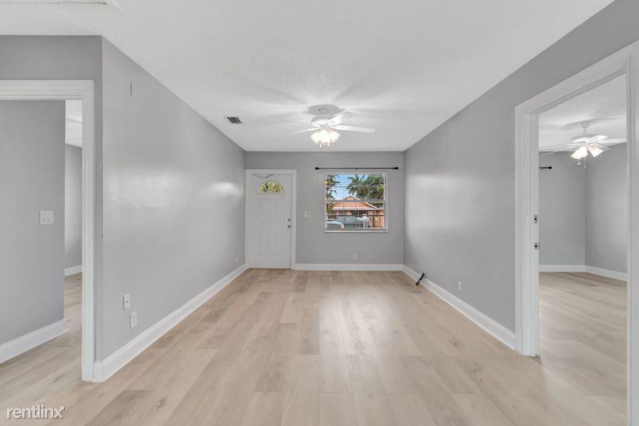 1016 W Lakewood Rd - Photo 3 of 13