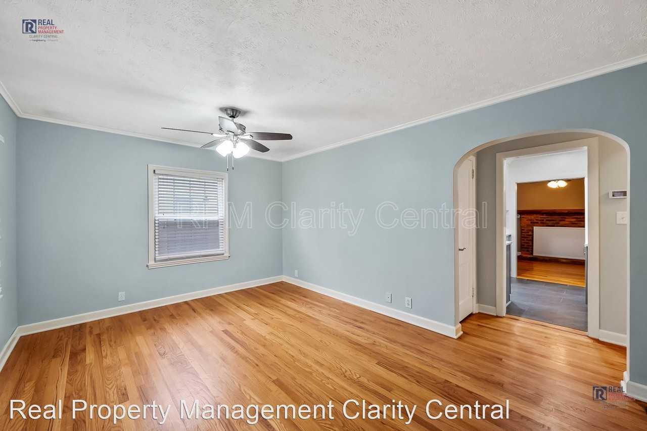 419 E Jeffrey Pl - Photo 2 of 19