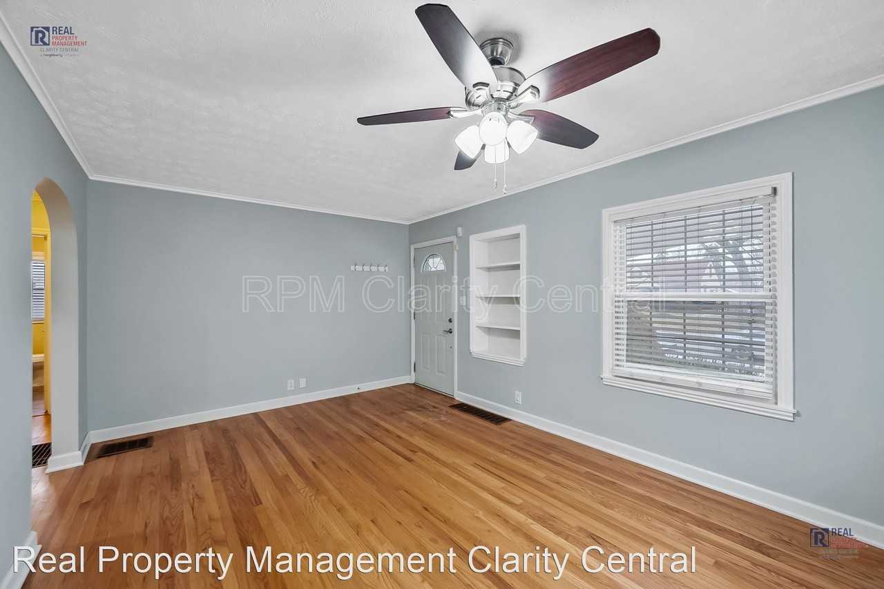 419 E Jeffrey Pl - Photo 3 of 19