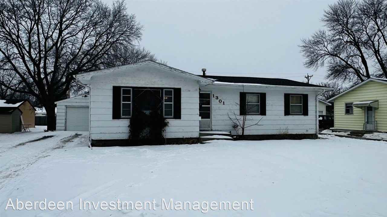 1301 N Lloyd St - Photo 2 of 12