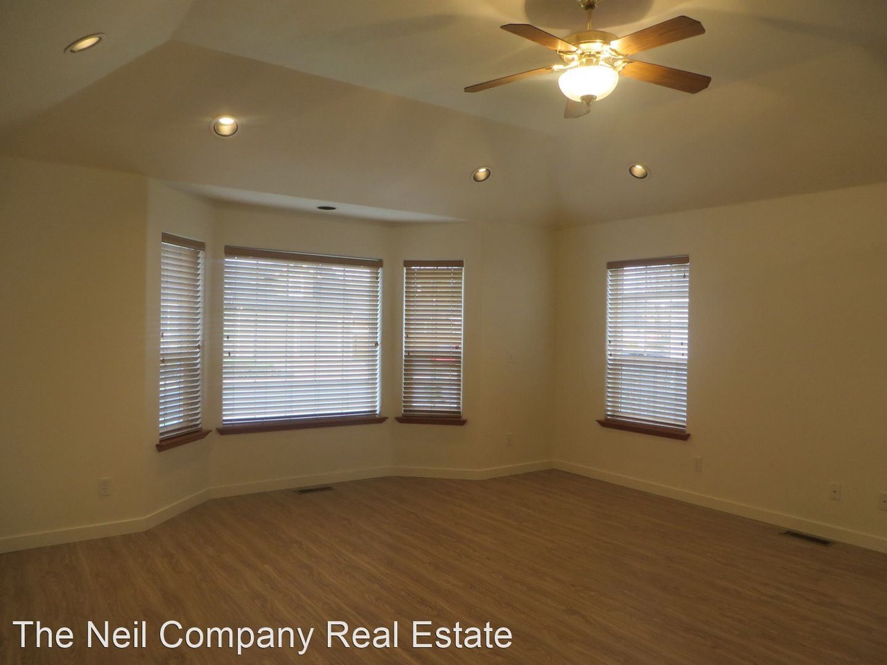 1141 Nw Kring St - Photo 2 of 13