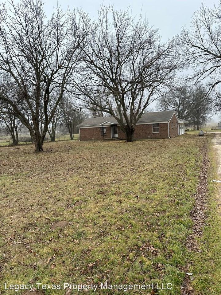 1520 Valley View Dr - Photo 2 of 23
