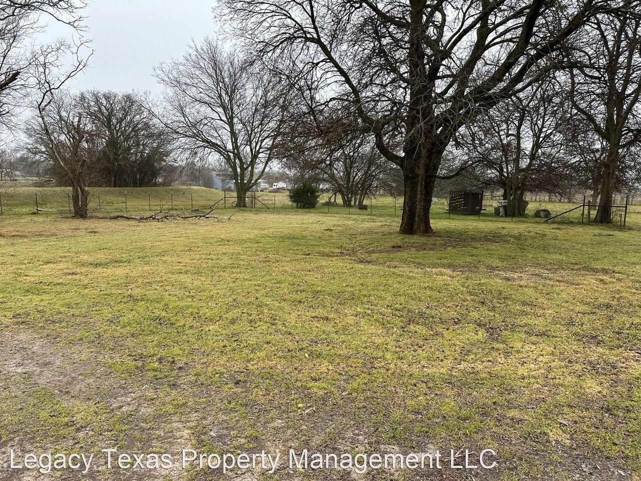 1520 Valley View Dr - Photo 3 of 23