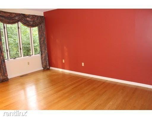 33 Pond St - Photo 2 of 8