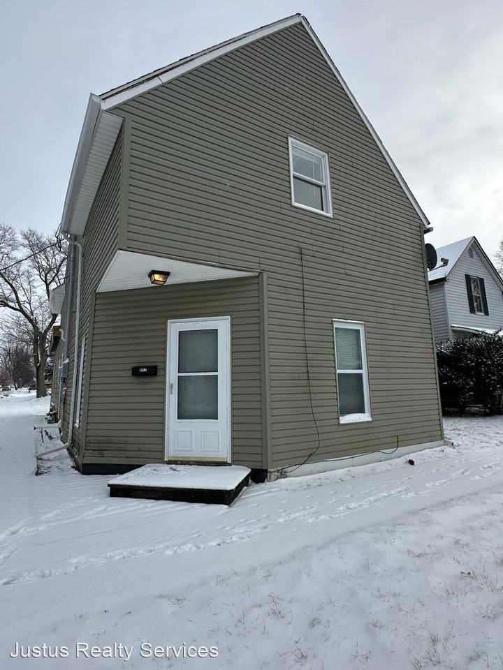 642 N Sexton St - Photo 2 of 10