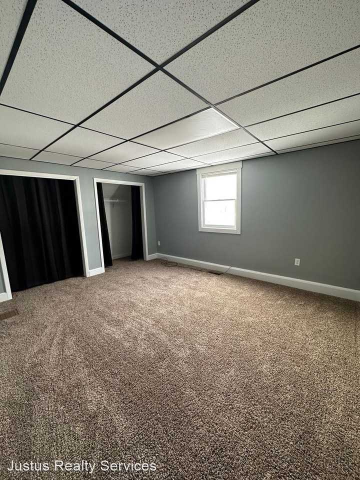 642 N Sexton St - Photo 3 of 10