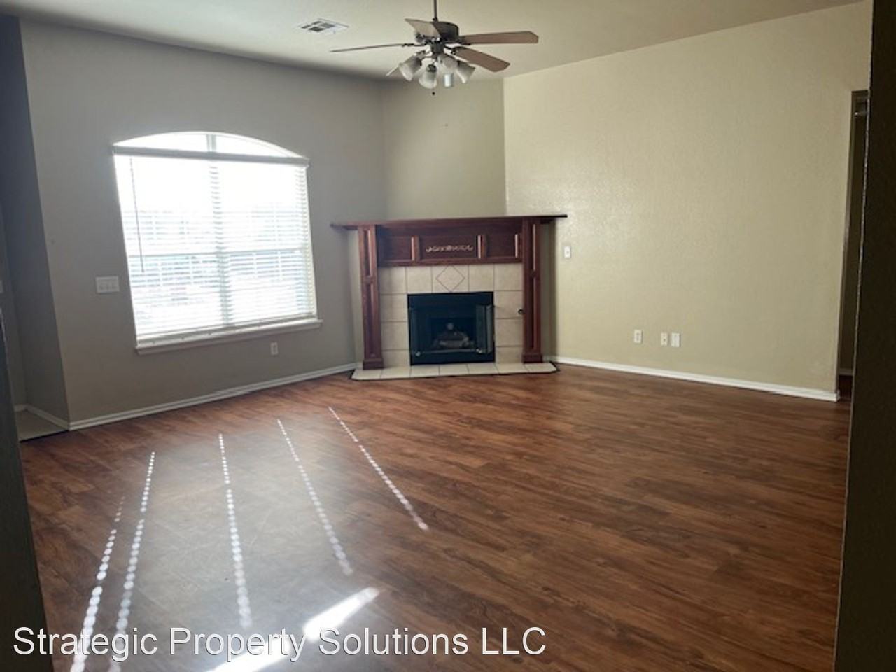 1731 Concord Dr - Photo 2 of 8