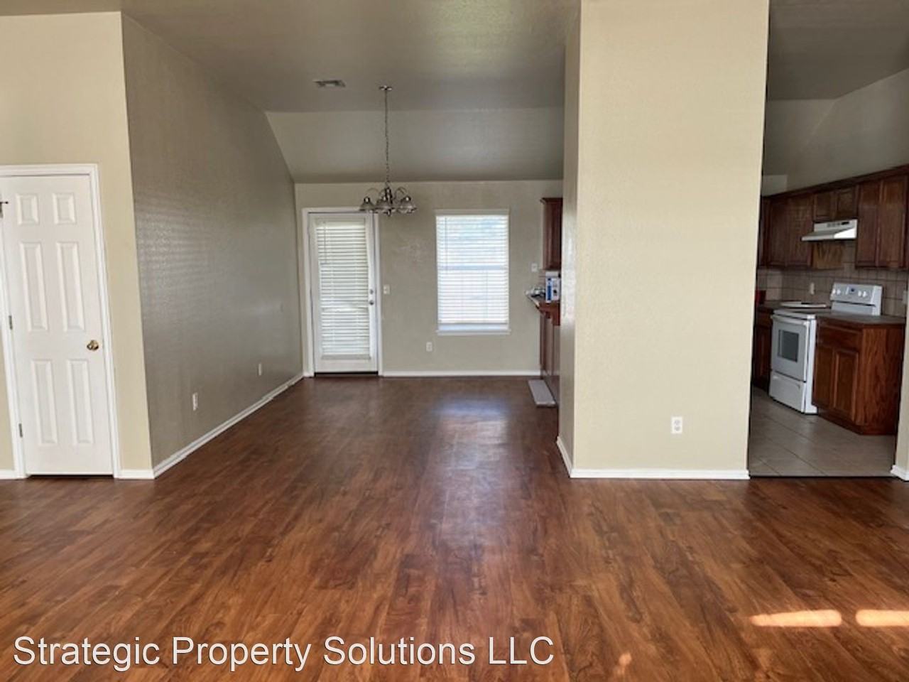 1731 Concord Dr - Photo 3 of 8