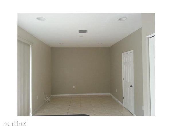 1431 SE 18th Ter - Photo 2 of 10