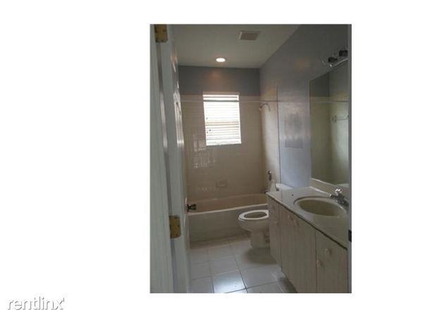 1431 SE 18th Ter - Photo 3 of 10