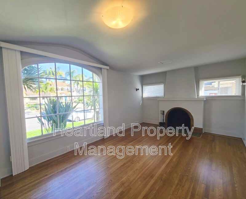 2285 Fort Stockton Dr - Photo 2 of 9