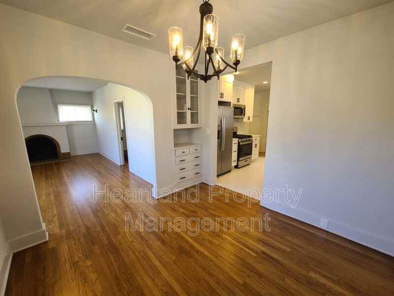 2285 Fort Stockton Dr - Photo 3 of 9