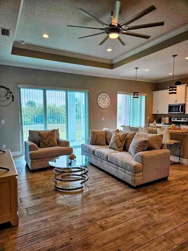 372 Baytree Dr - Photo 3 of 5