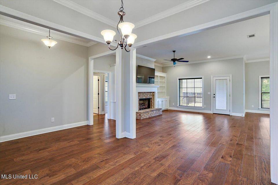 116 Winchester Cv - Photo 3 of 24