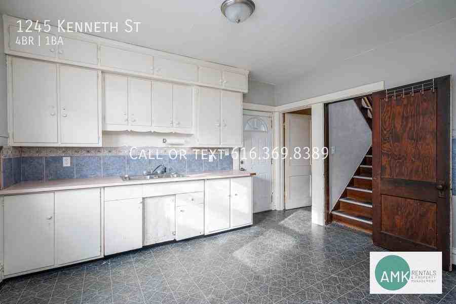 1245 Kenneth St - Photo 2 of 21