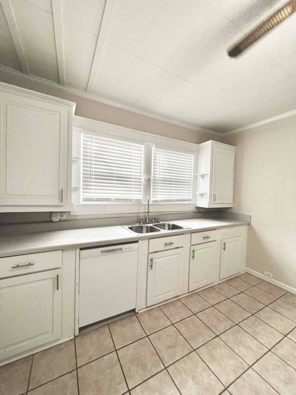 126 Laurel Ave E - Photo 4 of 11