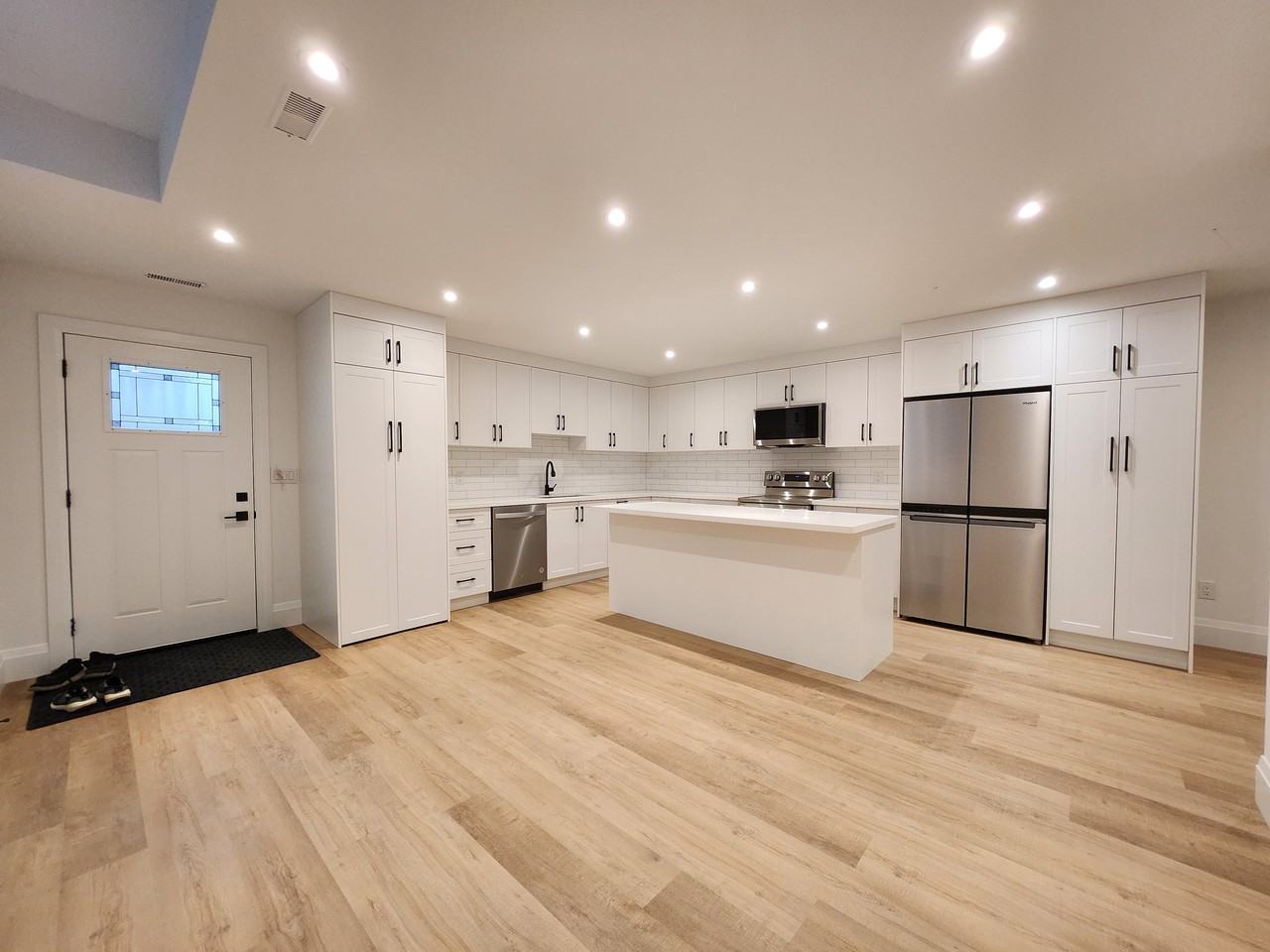 1026 Roosevelt - Photo 2 of 15
