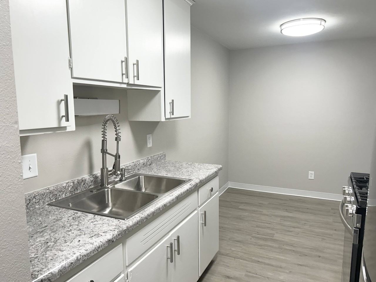 Richfield Square Apartments - Photo 7 of 32