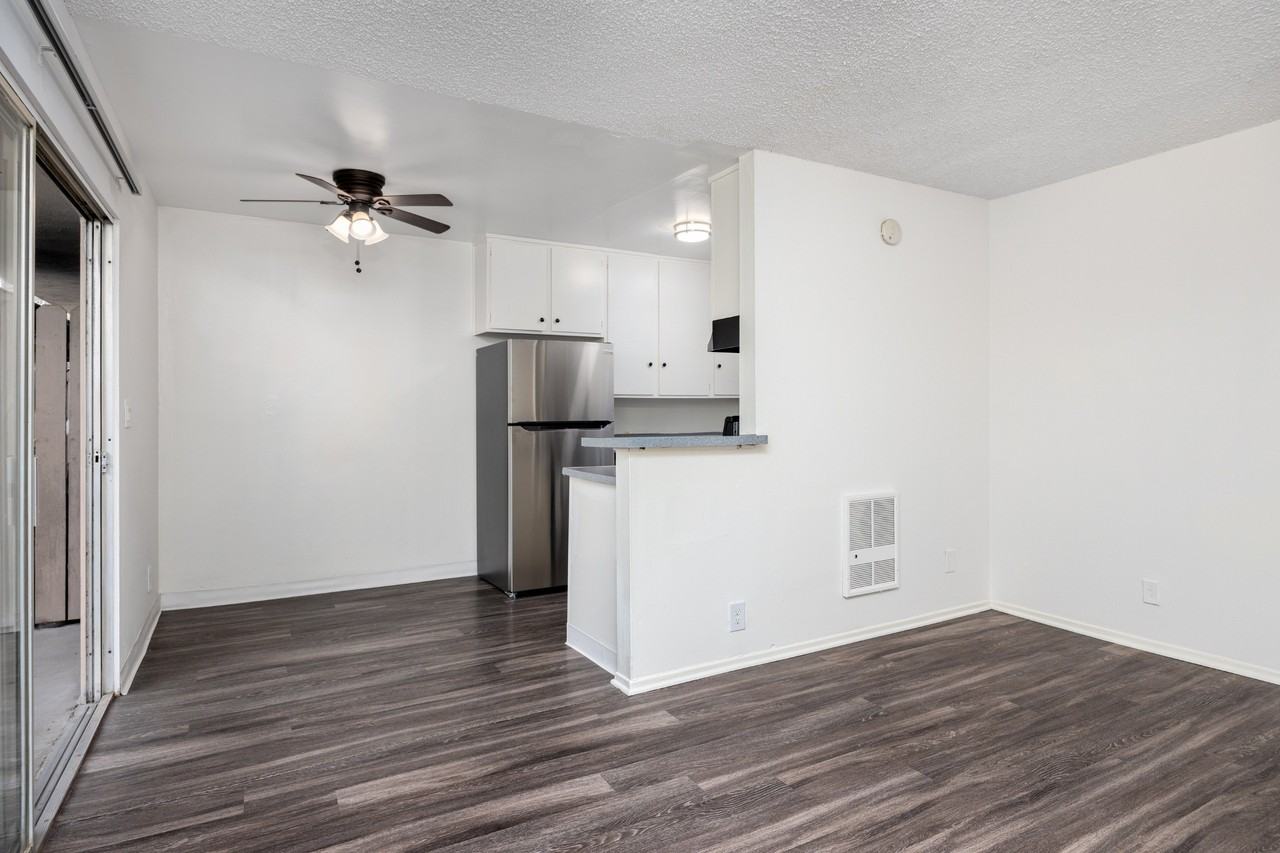 13605 S. Vermont Avenue - Photo 3 of 11