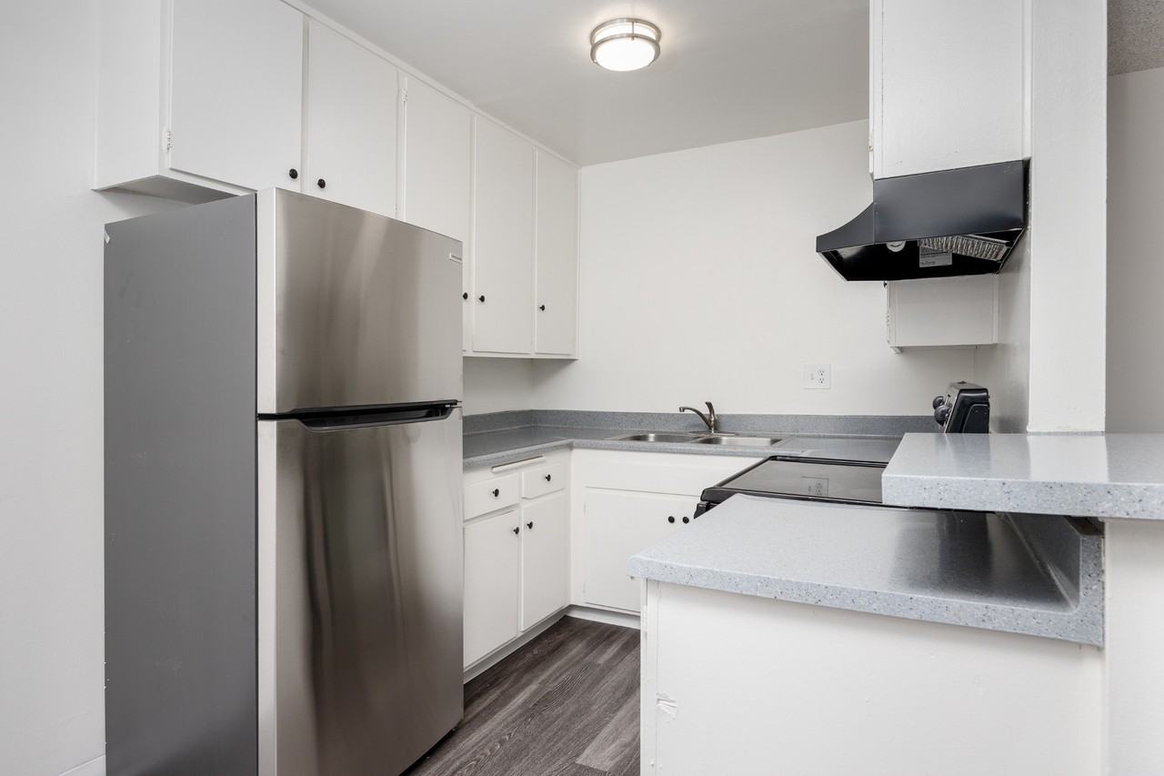 13605 S. Vermont Avenue - Photo 5 of 11