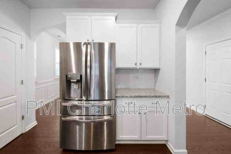 14002 Bordley Pl - Photo 4 of 36