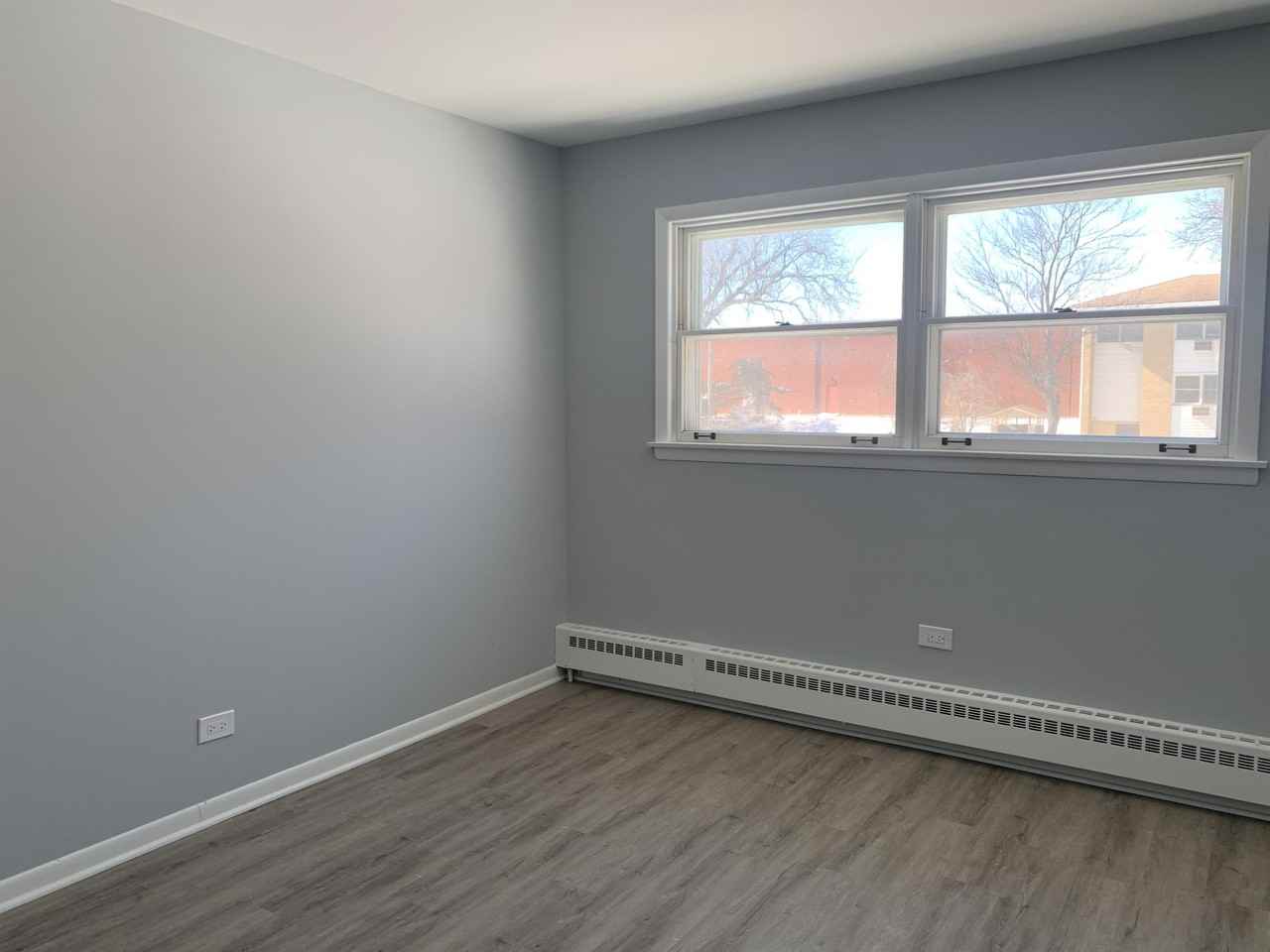 392 Executive Drive - Photo 3 of 5