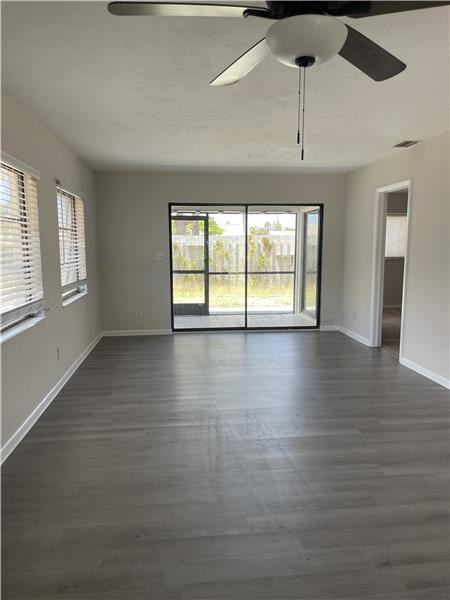 27600 Southview Dr - Photo 2 of 11