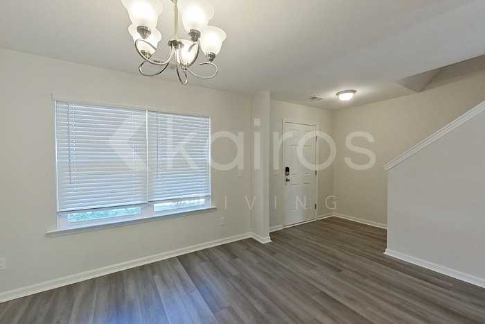 103 Colonial Way - Photo 2 of 30