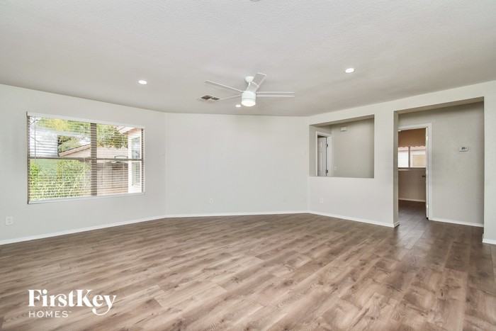 8513 N Deer Valley Dr - Photo 3 of 15