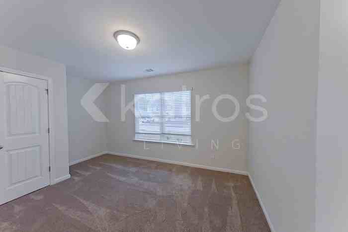 103 Lord Effingham Way - Photo 2 of 20