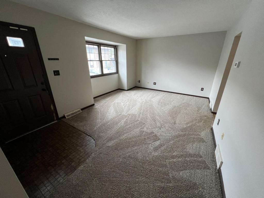 6022 Applecrest Ct - Photo 2 of 8