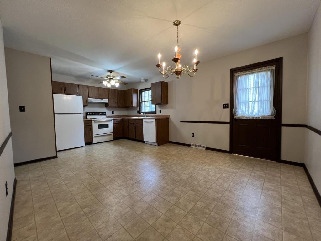 6022 Applecrest Ct - Photo 3 of 8