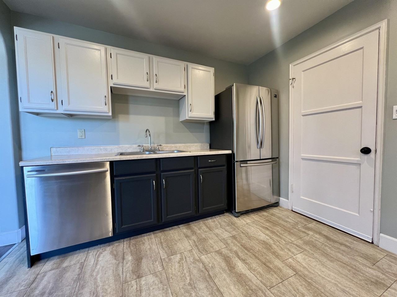 2875 Baily Ave - Photo 3 of 10