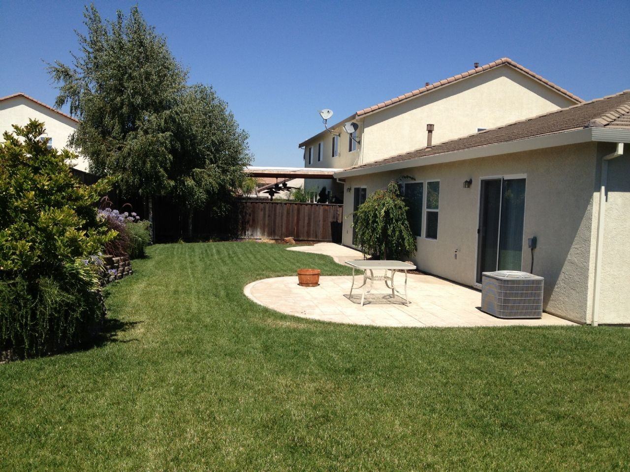 1404 Marigold Dr - Photo 3 of 30