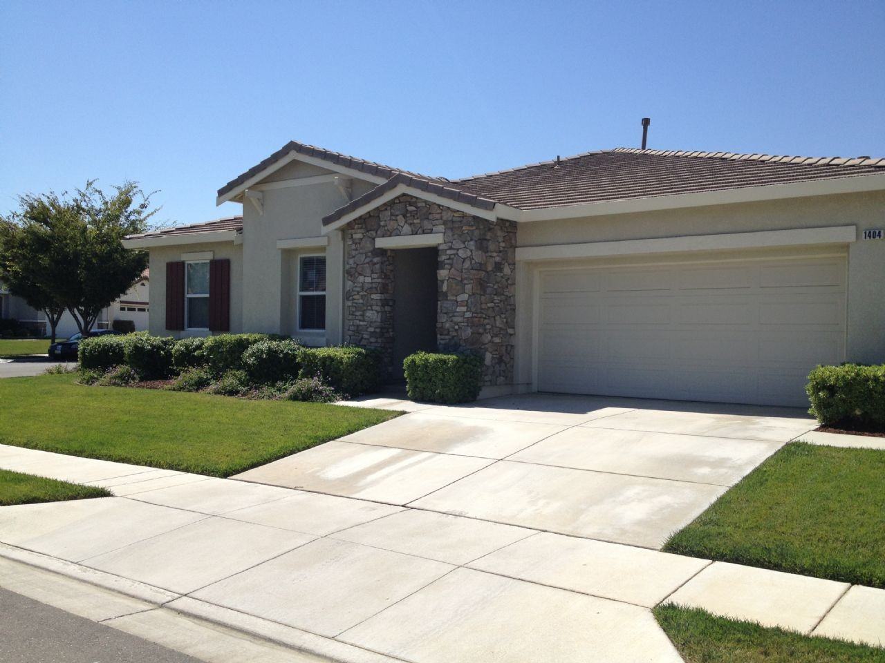 1404 Marigold Dr - Photo 2 of 30