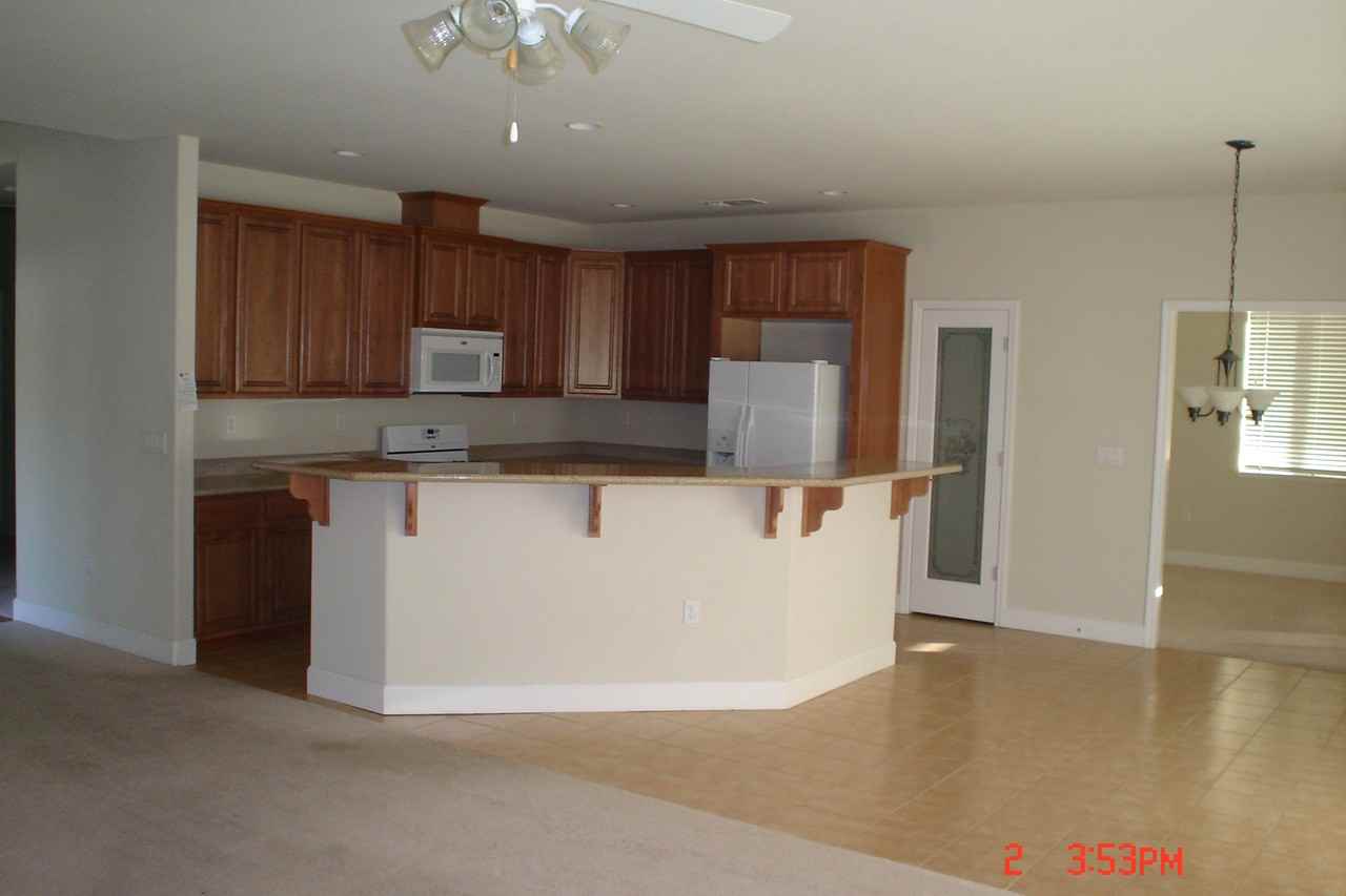 325 Withington Ave - Photo 2 of 5